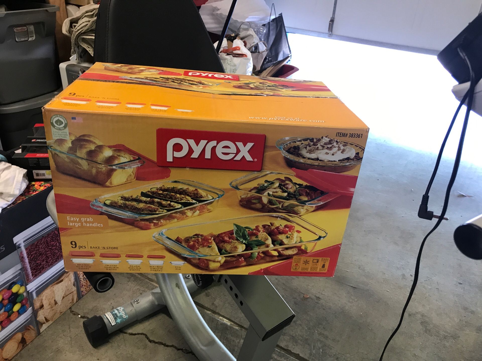 Brand New Pyrex 9 pice set