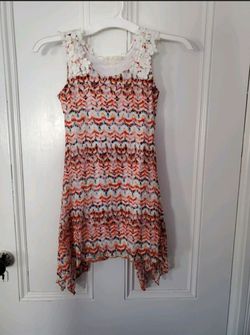 Girls Size 8 btween Floral Dress. Great condition, except that it has fraying around the bottom of the dress (see last pic)