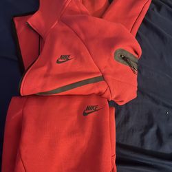 Nike Tech Medium Red