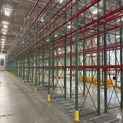 MAJOR LIQUIDATION TEARDROP PALLET RACKING 26’x42” Uprights 8’ Beams 42” Wire Decks 