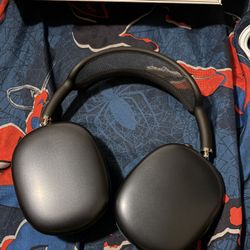 Apple Air Pods Maxes