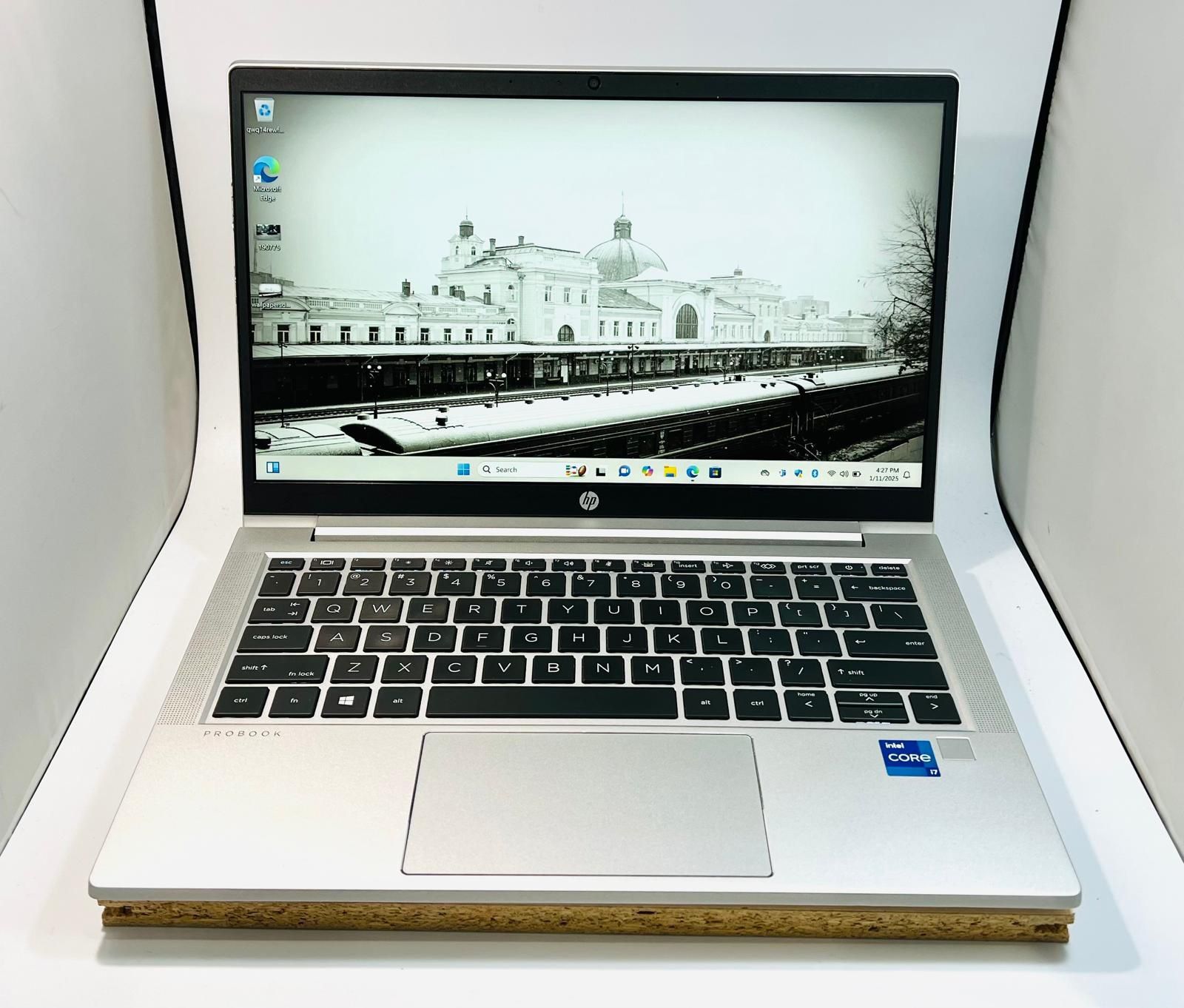 HP PROBOOK 430 G8 i7-1165G7 2.80Ghz 16GB 500GB SSD Intel Iris Xe Graphics FHD