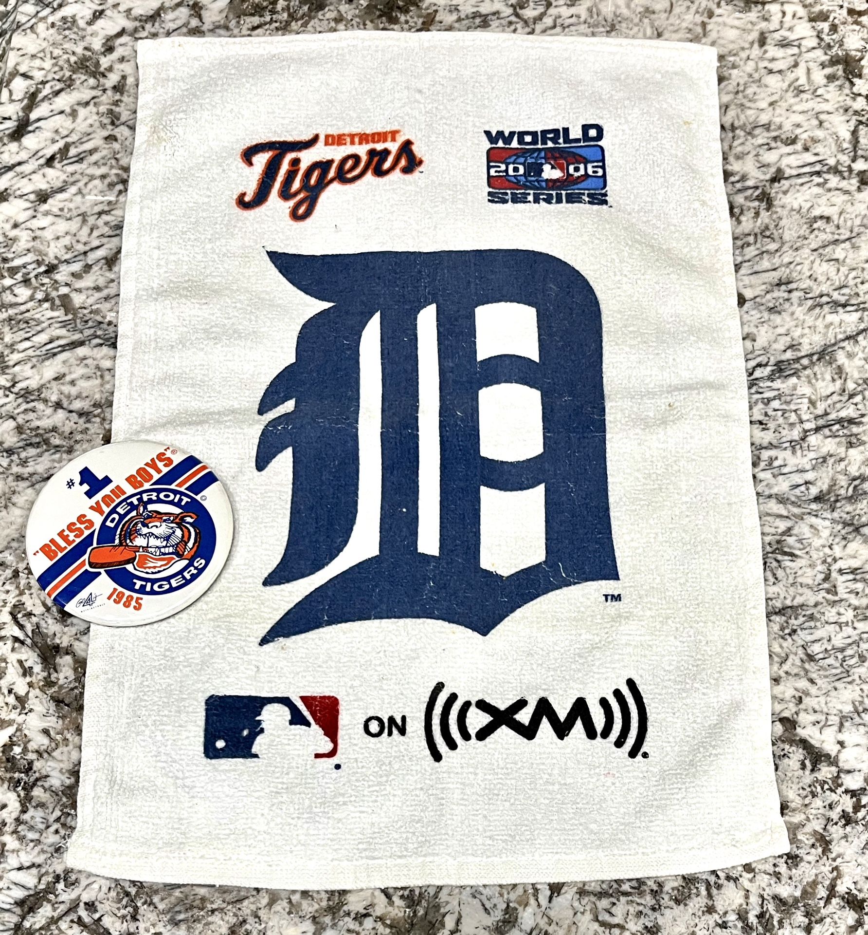 Vintage 2006 World Series Detroit Tigers towel XM satellite radio +1985 “Bless You Boys” button pin