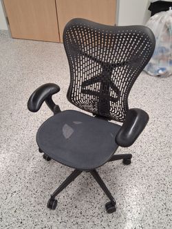 Herman Miller Mirra