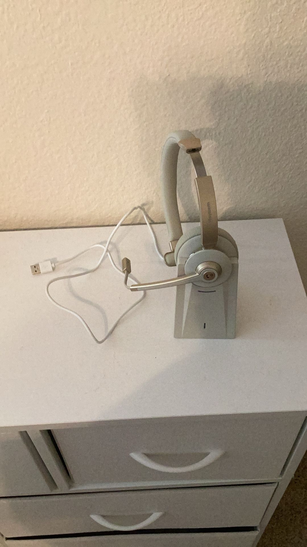 Brand New Hoyzzem Wireless Headphones Rechargeable