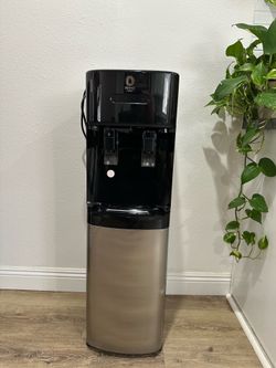 Water dispenser Hot and cold water