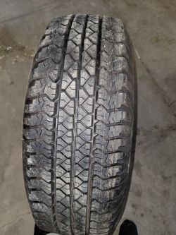 2008 Hummer H3 tire and rim