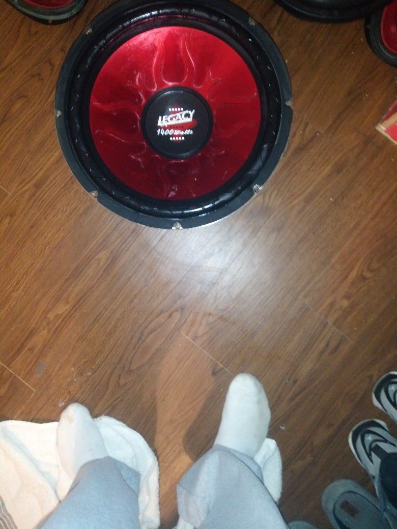 15 inch legacy 1400 watt sub .and 12 inch memphis sub