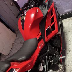 Moto Boom roja en perfecto estado
