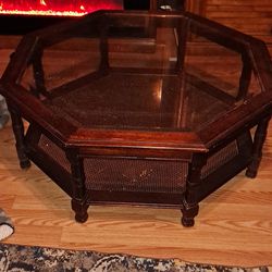 Coffee and End tables / MAKE REASONABLE OFFER 