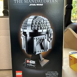 LEGO Star Wars The Mandalorian Helmet Model 75328
