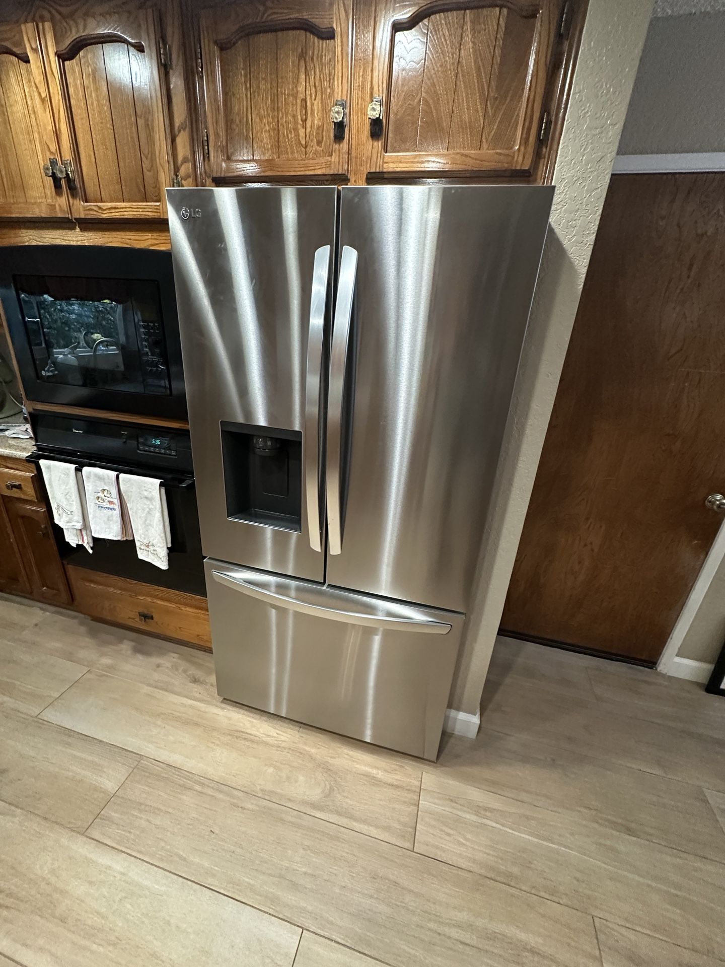 Excellent Clean LG Refrigerator 3-Door French Door Refrigerator with Bottom Freezer
