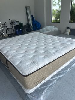 King Tommy Bahama (Only slept on 10 times in spare room) I can deliver or come see!