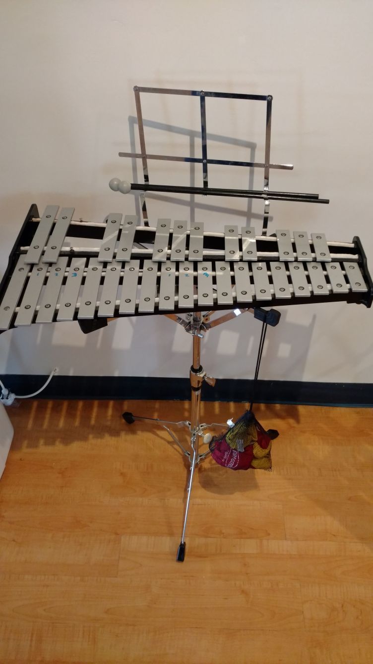 Pearl Xylophone, with Stand and case Like New