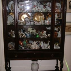 Gorgeous Vintage Curio Cabinet