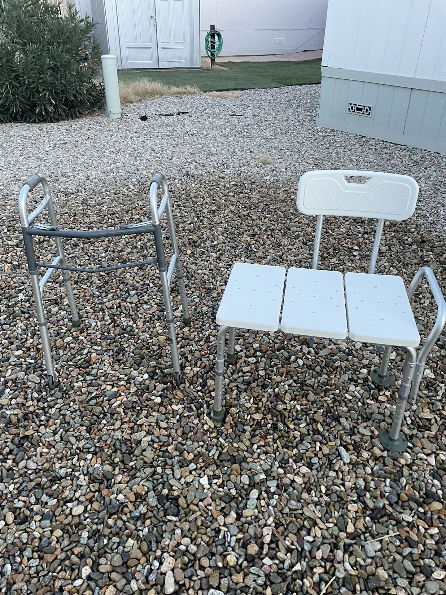 Dilla para shower con andadera /walker exelentes $50 se las llevo a domicilio apártelas