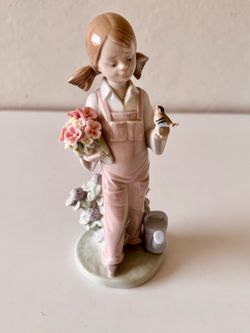 Lladro figurine porcelain “Spring Girl” with flowers #5217 box manual 7.5” missing a flower look at the last pic