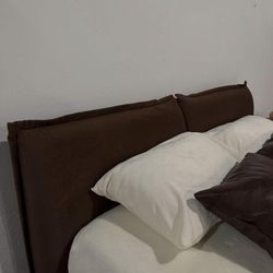 Upholstered Platform Bed – No Box Spring/ free local delivery 🚚