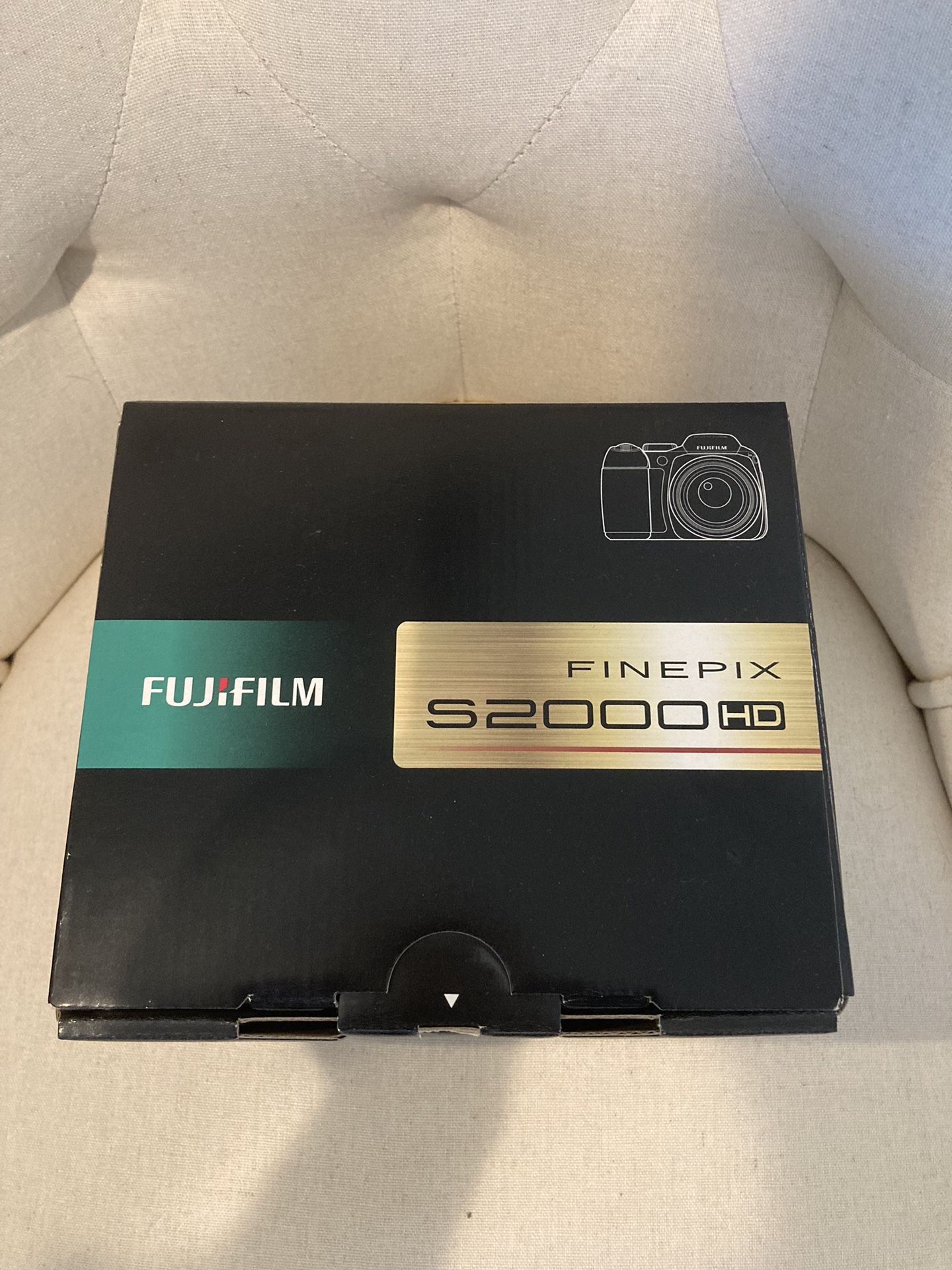 Fuji Film Finepix S2000 HD Digital Camera