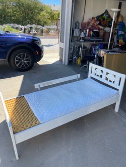 Toddler bed with mattress