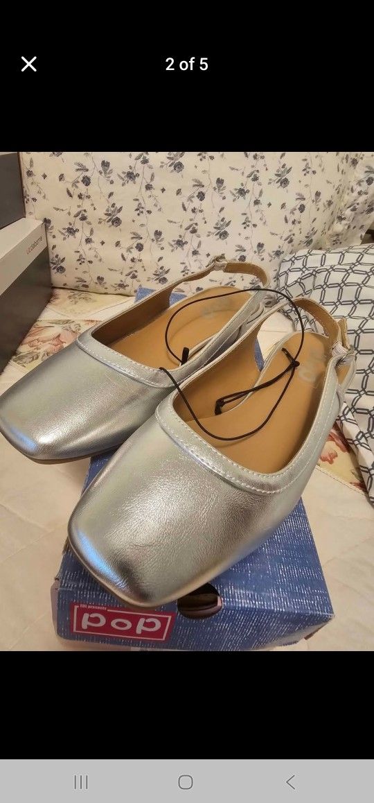 New womans size 7M silver slingback flats