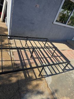 Metal queen bed frame 60x80"