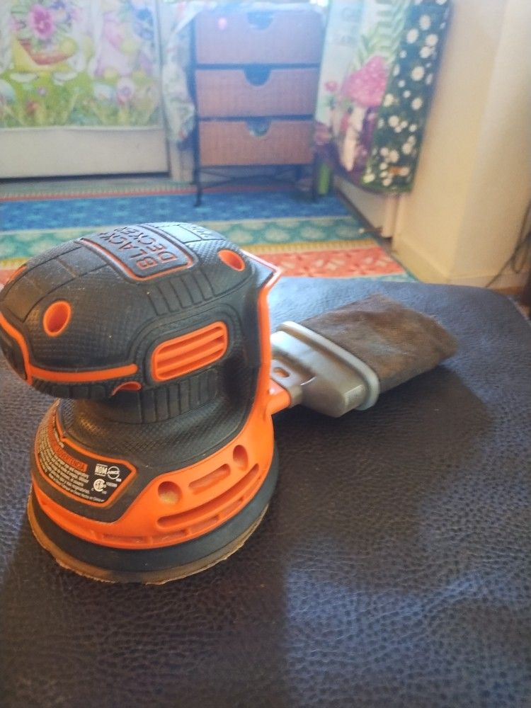 Black & Decker Sander With Battery