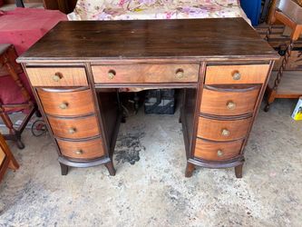Vintage 1930s Duncan Phyfe-Style Mahogany Desk