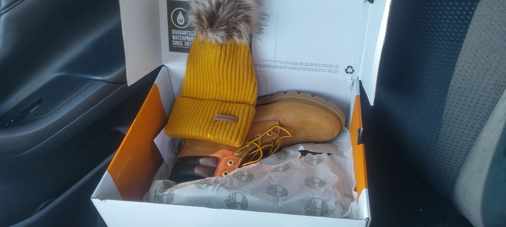 10 .5 Women's Timberland And Hat