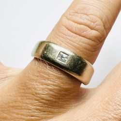 14k White Gold Ring with square Diamond size 8
