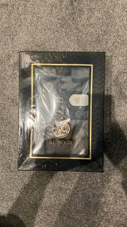 Al Noor Thobe (purchased in Saudi Arabia) *NEVER WORN, BRAND NEW*
