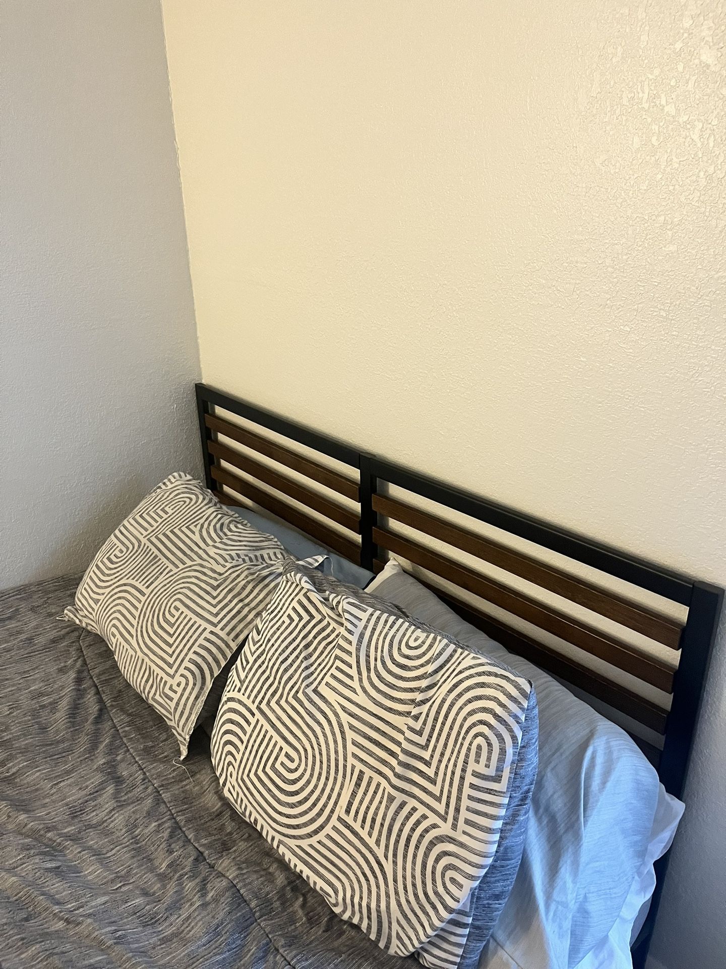 Queen Metal And Bamboo Bed Frame 