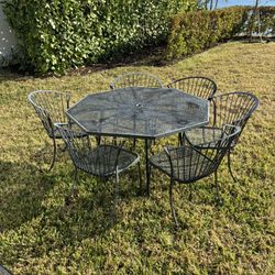 Iron Patio Outdoors Table And 6 Chairs
