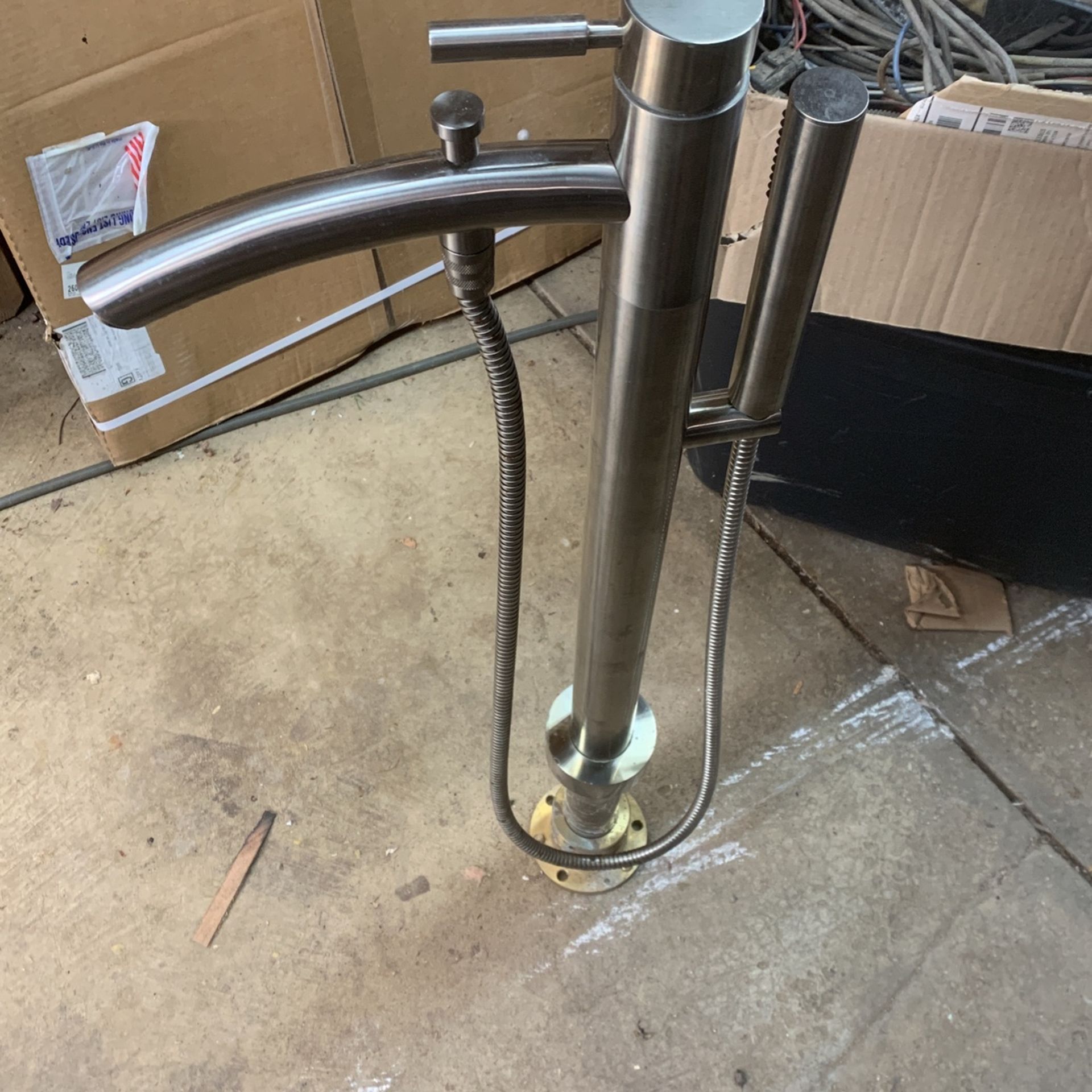 Free Standing Bath Tub Faucet