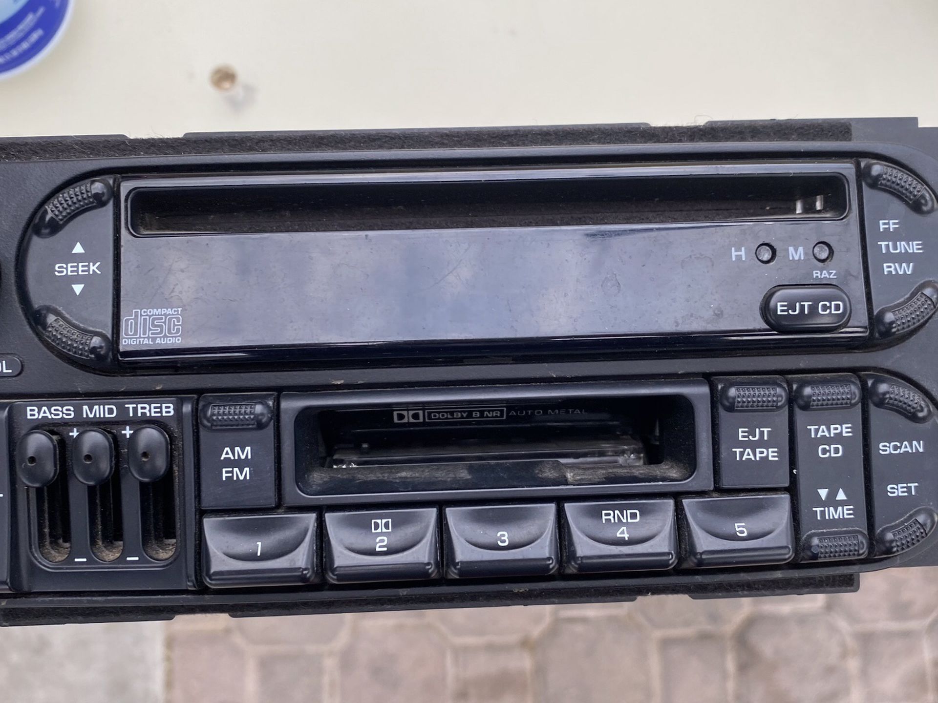 Chrysler Original AM/FM, Cassette, CD, Equalizer Player