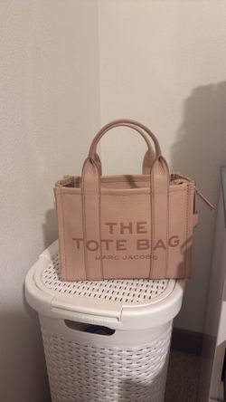 Pink Marc Jacob’s tote bag