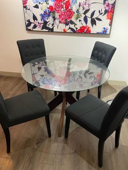 Round glass dining table and chair