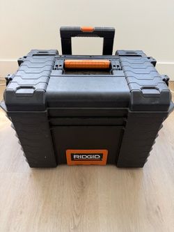 Ridgid storage with wheels