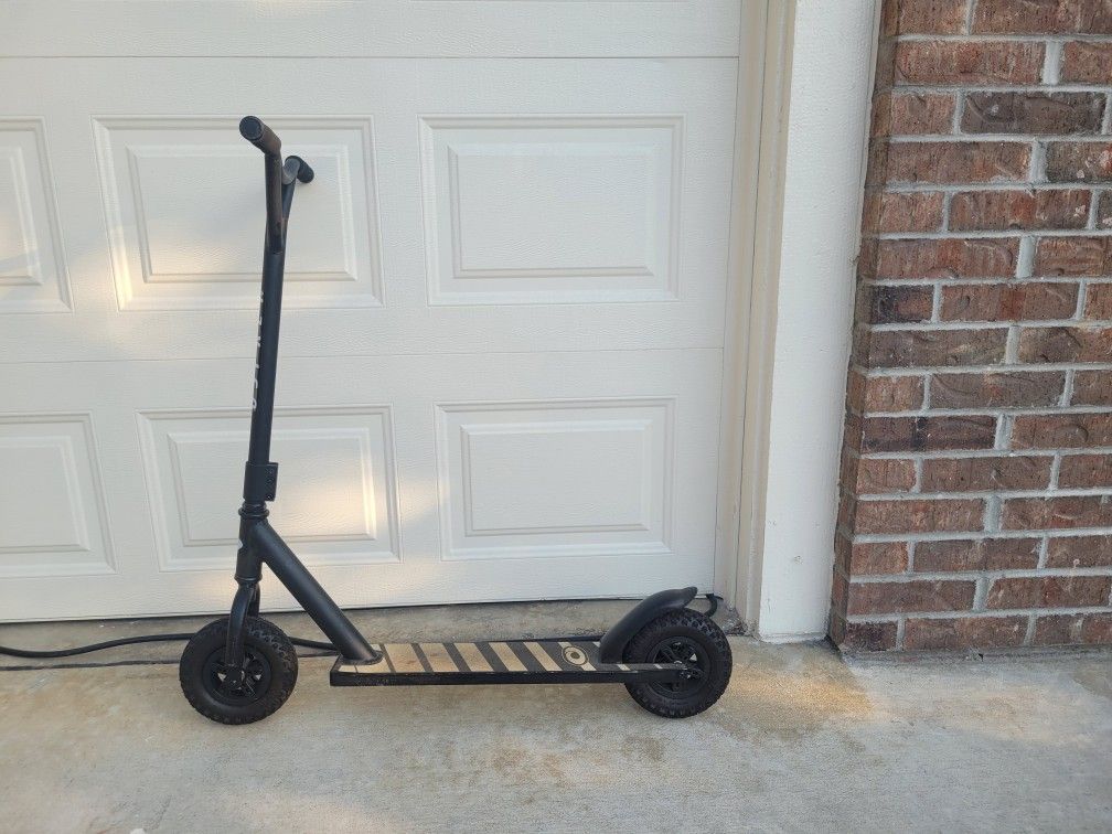 Osprey Decoy Dirt Scooter, All Terrain Scooter with Pneumatic Tyres