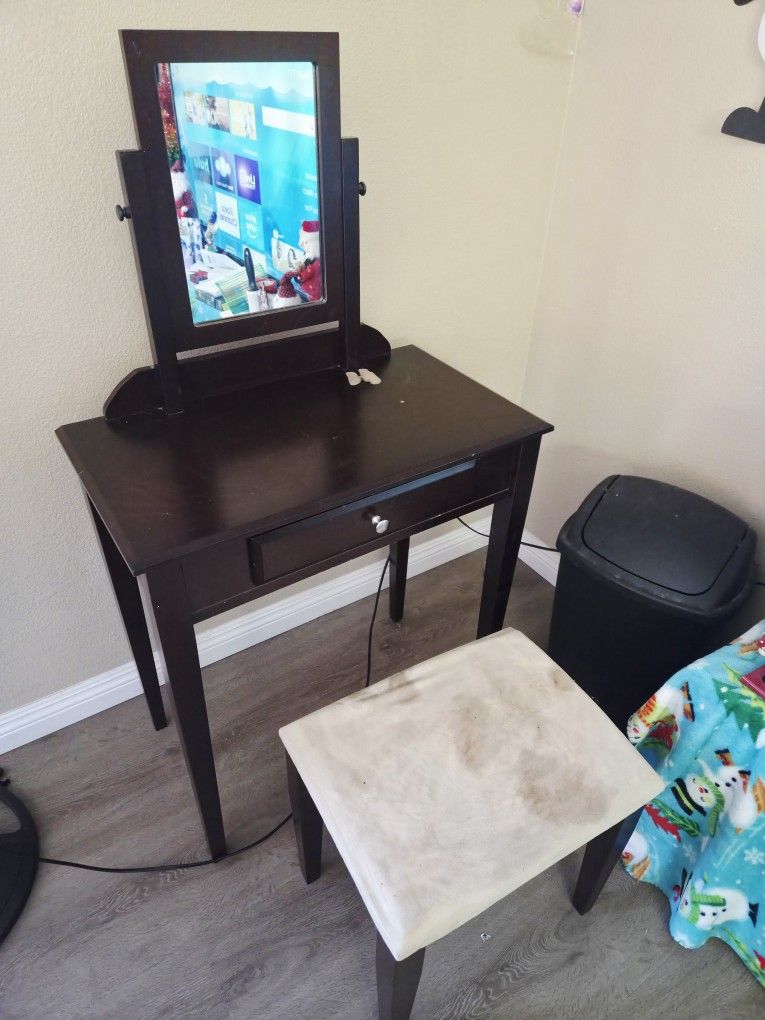 Vanity Set with Mirror and Stool