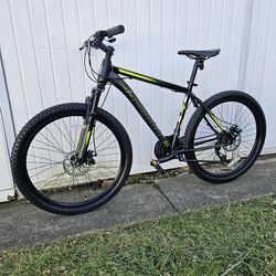Excellent condition! Schwinn Mountain Bike