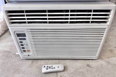 Zenith 6500 BTU Air Conditioner with remote window unit