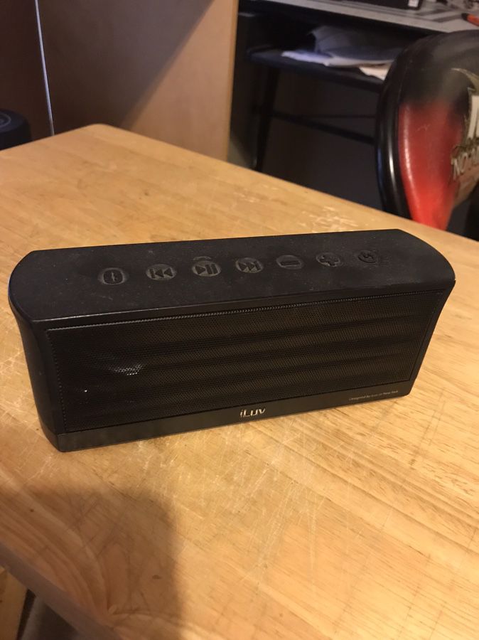 iLuv portable audio speaker