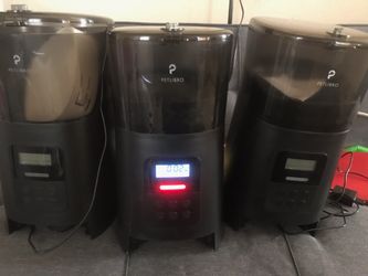 Pet food dispenser