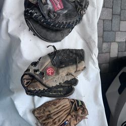 3 Adult Beisbol Gloves / 3 Guantes De Beisbol Adultos