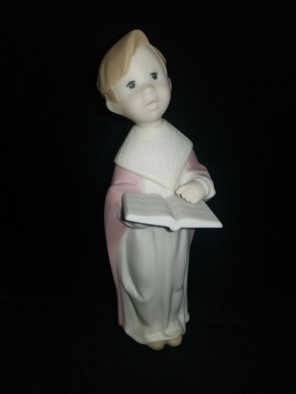 Lladro Golden Memories "Choir Boy Singing" Porcelain Figurine