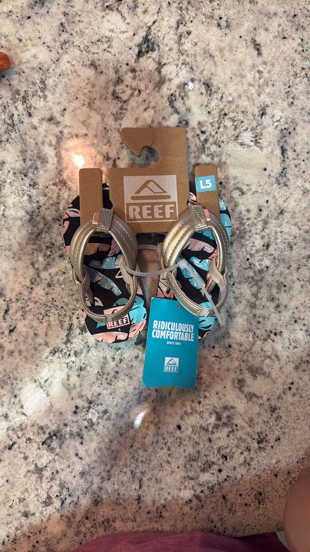 Reef Toddler Sandals/Flip Flops - Size 5