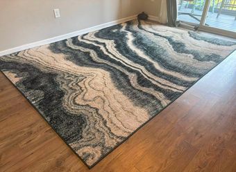Large rug (10 feet x 7.5 feet)