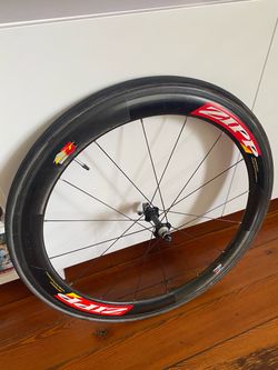 Bicycle wheel - 700x25c Triathlon bike Road Tire, front.