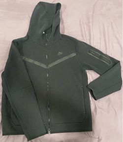Black Nike tech
